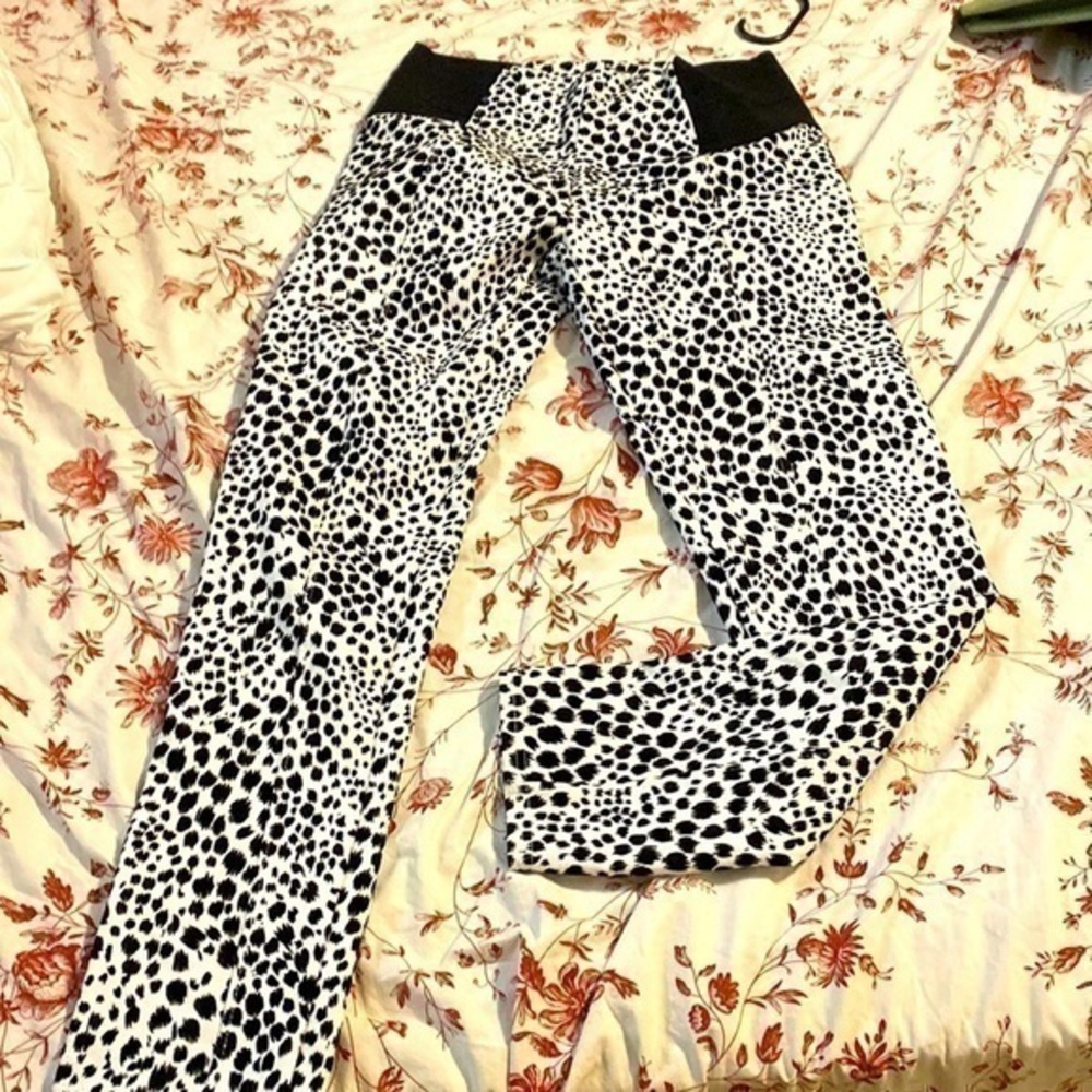 Foxxie stretchy black and white animal print rayon blend leggings 2xl